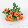 Uma flor falsa mini rosa (5 caules / bando) 11 "Comprimento Simulação Rosa Eucalipto folha para peças centrais de casamento