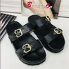 Klassiska Casual Flat Tofflor Sandaler Kvinnor Designer Mode Spänne Strand Slides Läder Sommar Kvinnor Skor Storlek 35-41