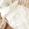 Filtar Swaddling Pure Cotton Baby Winter Quilt Cherry Bear broderade spädbarn Kids Tjocken Bed Cot Crib Filt Cover Kindergarten Beddi