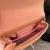 Bolsa feminina clássica mini com alça superior com aba iridescente rosa perolado acolchoado prateado ferragens de metal matelassê corrente bolsa tiracolo