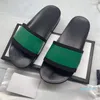 2022 Chinelos de desenhista homens mulheres slides de couro borracha de borracha plataforma plataforma sapatos moda casual listrado chinelo