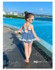 2022 Kids Lace Swimsuit One-Peça Estilo Coreano Princesa Gilrs Ruffs Tutu Skirt Swimwear Sweet Spaghetti Strap Childring Ternos de banho com chapéu S2049