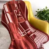 Cobertor de luxo designer de lã de caxemira padrão de transporte casa viagem ao ar livre tamanho quente 170-140cm peso 1 3kg natal família frien235y