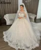Dubai Arabic Princess Ball kl￤nning Br￶llopskl￤nningar med l￥nga ￤rmar Luxury -paljetter med spetsar Appliqued Bridal -kl￤nningar Puffy kjol L￥ngt t￥g Vestidos de Novia CL0804