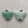 Colares pendentes Aventurina verde natural da moda pingentes de borboleta rosa esculpida para jóias DIY fabricando 8pcs/lote por atacado