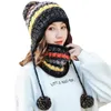 Bérets pièces ensemble hiver chapeau écharpe pour femmes Plus velours pompon bonnets tricoté femme épais et ensemblebérets