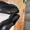 2022 Sapatos de chifre de rinoceronte fofos para homens, sapatos de couro estranhos, sapatos Derbies Derby masculinos, dedo quadrado, plataforma masculina, Oxfords, altura crescente
