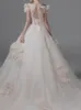 2022 Modest Nya Lace Appliques Bröllopsklänningar En linje Sheer Bateau Neckline Se igenom Button Back Long Train Bridal Gown Cap Sleeves