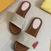 Diseñador Diapositivas Hombre Mujer Zapatillas Sandalias de verano Tobogán de playa Plataforma plana Damas Sandali Baño Zapatos para el hogar Chanclas Zapatilla causal a rayas