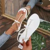 Flip Flops Summer moda klapki sandały sznurki sandały kobiety buty Summer Pearl Sossel kwadratowy palca T-Strap 220516