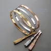 Love Bangle الإصدار الضيق سوار الذهب مطلي 18 كيلو ثلاث مرات لا تتلاشى أبدا جودة في أوروبا مع مربع النسخ المتماثلة lux235z