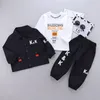 Speciale gelegenheden herfstkinderen kleding baby jongens jas pak t-shirt broek 3 stks/sets lente kinderen baby kleding peuter sportkleding 0-4 jaar 220826