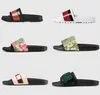 클래식 한 남성 여성 샌들 디자인 디자인 신발 슬리퍼 뱀 인쇄 럭셔리 슬라이드 슬라이드 여름 패션 넓은 평평한 샌들 박스 먼지 가방 35-46 US3 버튼 너비 (C D W)