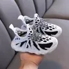 2022 NOWOŚĆ projektanta niemowlęcia małe dzieci First Walkers Sneakers Baby Outdoor Fashion Buty do biegania Scotts Obsidian Chicago Hoded Multi-color