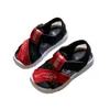 Sandálias de criança de verão para sapatos de bebê colorido pano de rede respirável tênis de tênis infantil infantil sandálias femininas 220623