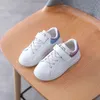 CNFSNJ Brand Shoes 2021 Весенняя осень Новая модная белая кожаная поверхность дикая низкая, чтобы помочь спортивным спортам в кроссовках для мальчиков G220527