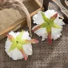 Flores decorativas grinaldas 100pcs por atacado Artificial Wall Wreath Wedding Christmas Decortion Candy Box Diy Broche Headwear