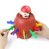 Divertente barile pirata Giocattoli Gioco fortunato Salto Secchio Spada Stab Pop Up Giocattolo ingannevole Scherzi di famiglia per bambini Regalo per bambini 220629