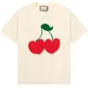 Heren T-shirts 22ss Nieuwe High End Limited Cartoon Cherry Gedrukt T-shirt Zomer Klassiek Straat T-shirts Ademend Mode Casual Heren Dames Jeugd Effen Kleur Korte mouw