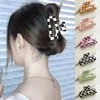 Checkerboard Hair Claws Women Acrylic Plaid Hairn Pin Gitter Barrettes Square Hollow Ponytail Clip Hårtillbehör