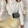 Bolso cuadrado pequeño con incrustaciones de diamantes es popular 2023 nueva cadena elegante mensajero simple estilo extranjero y venta de liquidación de un hombro a la moda