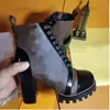 Botas de diseño Martin Desert Boot Flamencos Medalla de flecha de amor 100 Cuero real Tamaño grueso 35-41 Zapatos de invierno Botas Mujer KLMLKBB859465