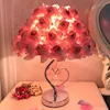 Tischlampen Kreative Einfache Europäischen Stil Feder Lampe Schlafzimmer Nachttisch Prinzessin Hochzeit Zimmer Warme LED Geburtstagsgeschenk Rose LampTable