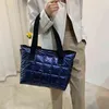 Borsa a tracolla imbottita di grandi dimensioni di moda Borsa a tracolla trapuntata da donna di design Borsa a tracolla in cotone di lusso in nylon con spazio Borsa invernale G220531