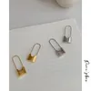 Pendientes de aro Huggie Peri'sBox con diseño único de candado dorado para mujer, aros pequeños con pasador de seguridad, joyería minimalista Kirs22