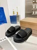 TOP-Qualität Damen 2022 Beliebte klassische bestickte karierte Hausschuhe Sandalen Leder klassische Faltabsatzschuhe Markendesign mit Markenzeichen