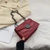 Bolsos de noche 2022, cadena con remaches, diseñador de marca, bandolera de cuero PU, bolso pequeño de lujo a la moda para mujer