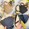 Bolsas de ombro de mochila de designer de nylon bolsas clássicas unissex clássicas pacote traseiro preto Triângulo sinal de metal zíper de alta qualidade bolsos escolares seleção de duas cores