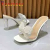 Ulica Moda Dziewczyna Bow Kryształ Kapcie Sexy Przezroczyste Sukienka Obuwie Summer Pearl Bowknot Design 2022 Elegancki Party Sandal Y220421