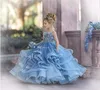 Dammiga blå spaghetti remmar tyllblomma flicka klänningar spets 3d blommor applikationer skivfruta ruffles flickor pageant klänning barn födelsedagsfest klänningar bc4690
