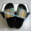 Herr Damtofflor Lyxiga designerskor Slide Sommarmode Breda platta sandaler med tjock sandal Tofflor Flip Flops storlek 35-47 med låda och dammpåse