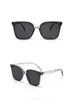 Fashion Elegant Sunglasses Classic Frame Design High End Glasses for Man Woman Good Quality 5 Color Optional