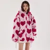 Parkas de franela de hip hop para mujer, chaquetas con capucha de lana de cordero, ropa de calle con estampado completo de corazón, abrigo de invierno con cremallera de Sherpa Harajuku O