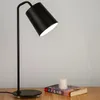 Lampada da tavolo moderna minimalista bianco nero giallo Soggiorno camera da letto comodino Lampada da scrivania in ferro battuto con personalità a LED