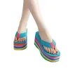 2022 donne all'ingrosso flip flops sandali nuovo spessore spessore piattaforma pantofole pendio spiaggia femmina arcobaleno colorato slipper n5zw #