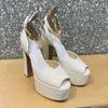 Projektanci Sandały Kobiety Ubierz buty Kluczowe Patent Skórzanie 15,5 cm na obcasie Party Wedding Prezentacja Buty Women Heels Factory Factory Footwear 35-42 Platform Sandal