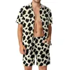 Herrspårar Black White Cow Print Män sätter fläckar mönster avslappnad skjorta set hawaiian fitness utomhus shorts sommar kostym 2 220g