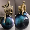 Modern Abstract Thinker Statue Resin Home Decoration Reading Figurines Couple Desktop Decor Handmade Crafts Gift 220628