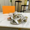 Sandalias de moda para mujer, zapatillas planas con nudo de lazo y remaches, sandalias con tachuelas, zapatos para niña, chanclas con plataforma de gelatina para mujer