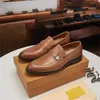 2022 24 estilo mocassin masculino sapatos de panos de pães clássicos Luxurys Luxurys Vintage Metal Butter Brand Oxfords Dress Shoe casual para homens tamanho 6.5-11