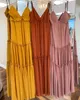 Boho Chiffon Bridesmaid Dress 2023 A-Line Spaghetti Straps Ruffle Maxi Evening Clown Golvlängd slits Backless Maid of Honor Party Party