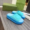 Mode slipper Reliëf Interlock Platform rubberen glijbaan designer sandalen damesschoenen ivoor zwart roze paars blauw rubber luxe platte flops sandaal strandslippers