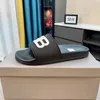 2023 New Paris Alphabet Men e feminino Slippers Non Slip and Durable One Word Beach Loves Outwear Sandals