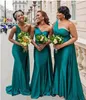 Emerald Green Green Bridesmaid Dresses Four Styles Off ombro Mermaid Slit Lidege Prom Night Comm Split Sexy Madd of Honor Dresses Formal Dresses Elegant 0701