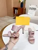 Slippers Brand Designer Womens Sandals Soft Fashionable Out Design Ladies Hollow Platform Sandaler gjorda av transparent material Sexig härlig Sunny Beach 0520