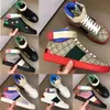 2022 Designer Sapatos casuais clássicos Guia feminina Moda Sapatos masculinos Luxemburgo Rainbow Red e verde listrado de tampa alta listrada